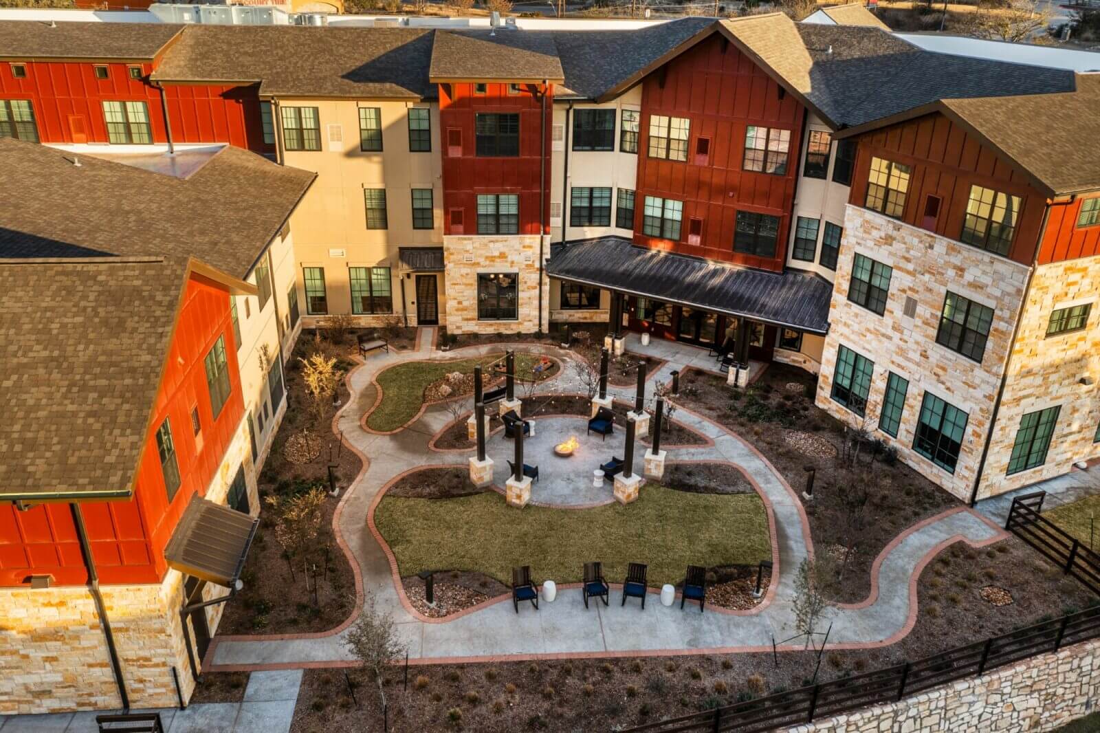 courtyard at Longleaf Bee Cave 6